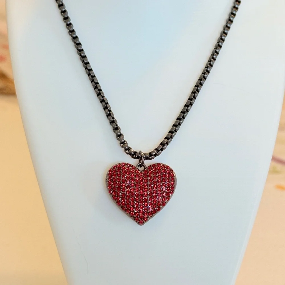 ⚜️ Vamp Red Heart Pendant Necklace - Picture 4 of 9